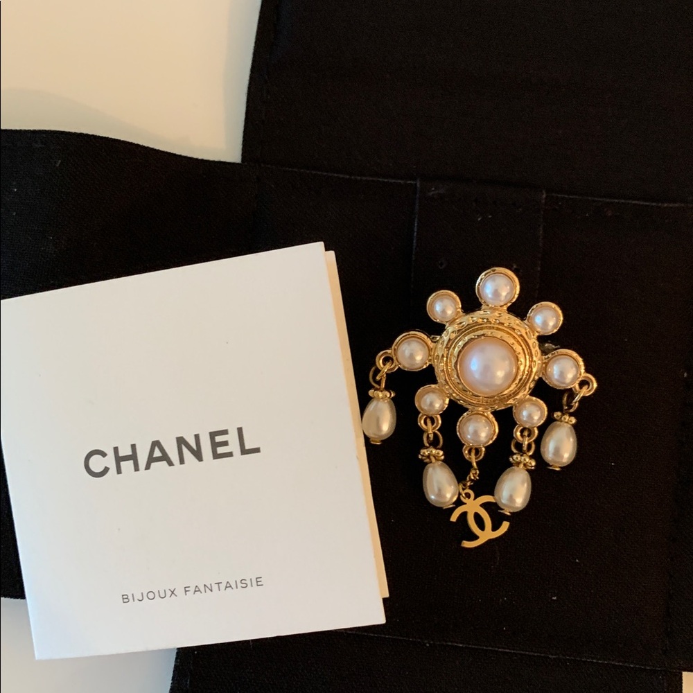 CHANEL Gold and Pearl Embellished Pin